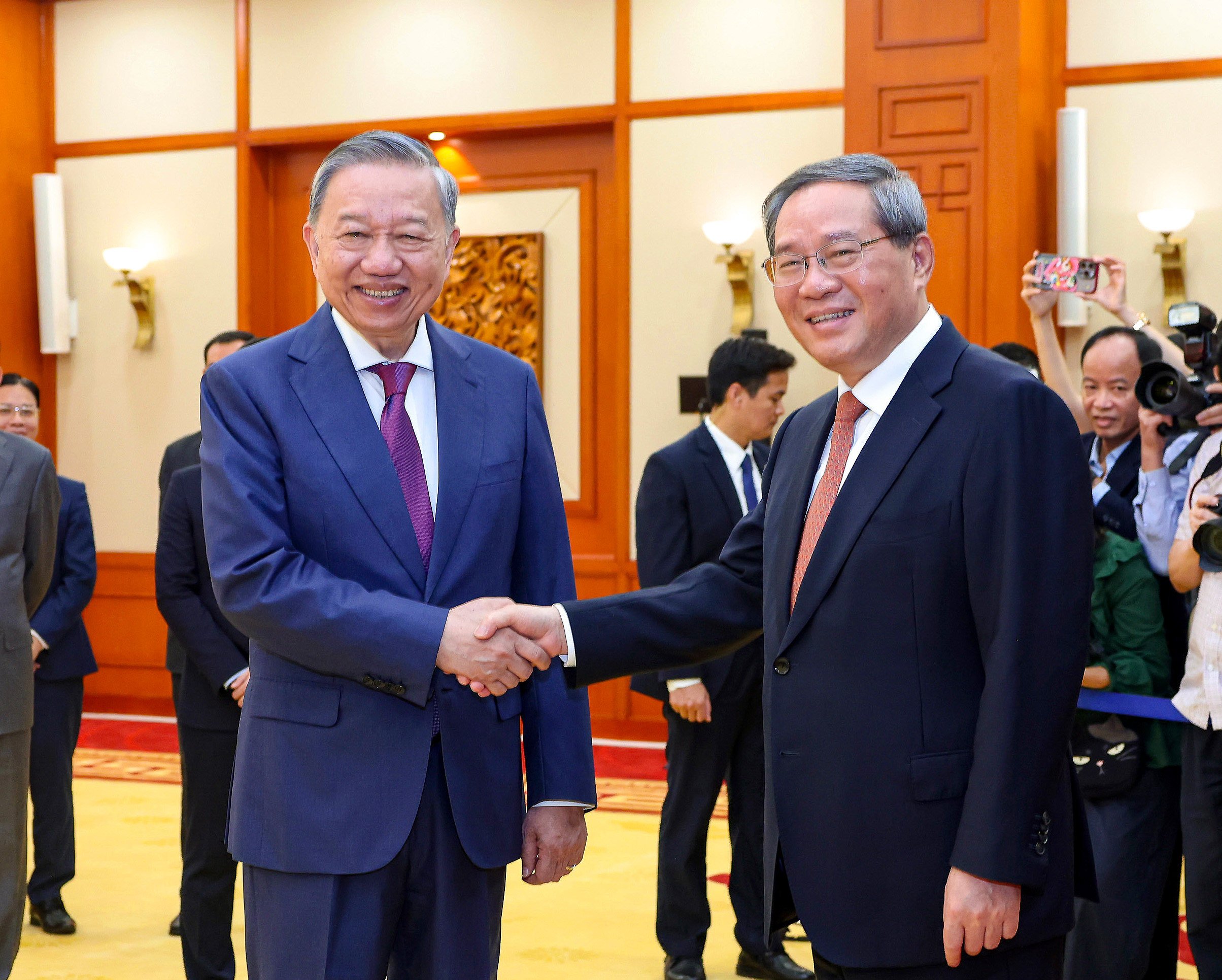 Vietnamese President To Lam greets  Chinese Premier Li Qiang in Hanoi on Saturday. Photo: Xinhua